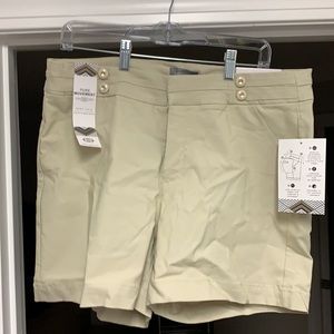 Size 16 One5One cream/tan shorts